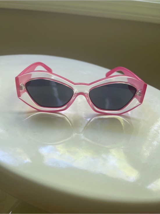 Le Specs Accessories - Le Specs “The Ginchiest” Sunglasses in Pink